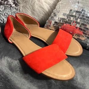 Flat sandals